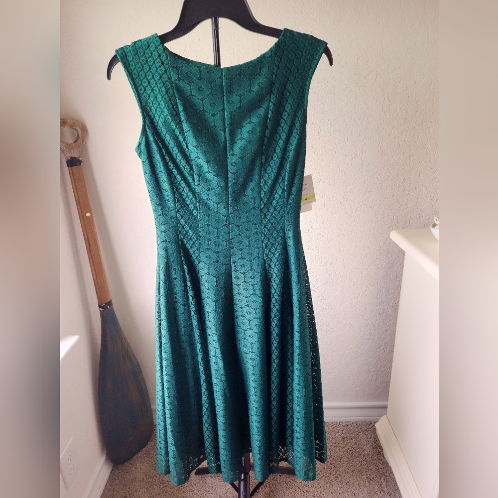 NWT  Lace Sleeveless Emerald Green Dress